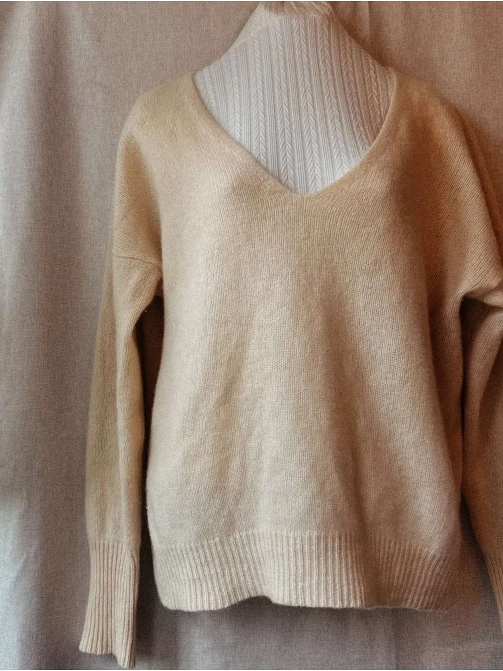 🍮 100% Cashmere • 360Cashmere • Dulce de Leche Cheesecake • Vanilla Cream V-Neck - Picture 11 of 11